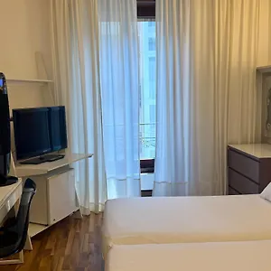 2* Otel Les Arcades